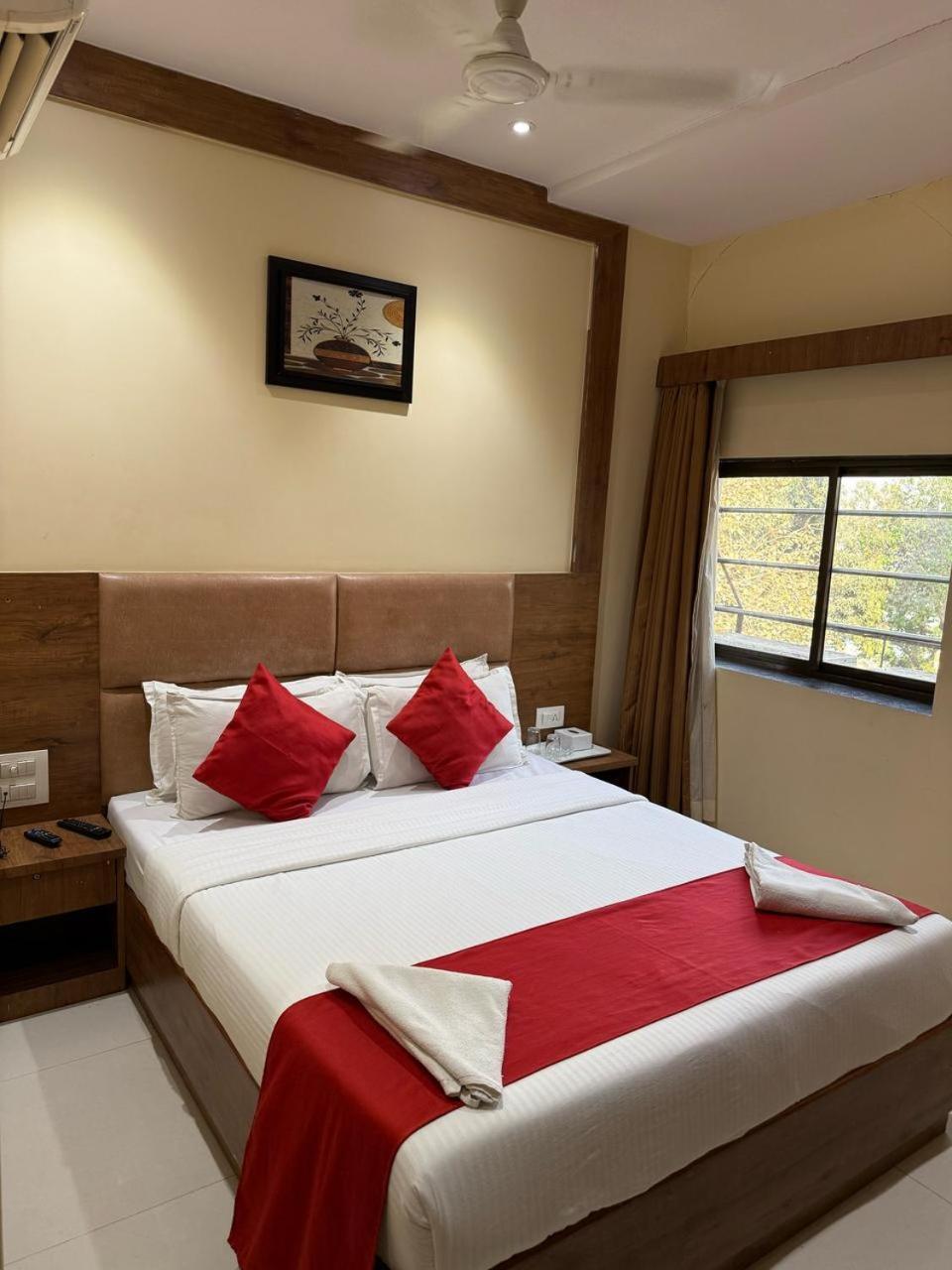 Palm Breeze - Colaba Hotel