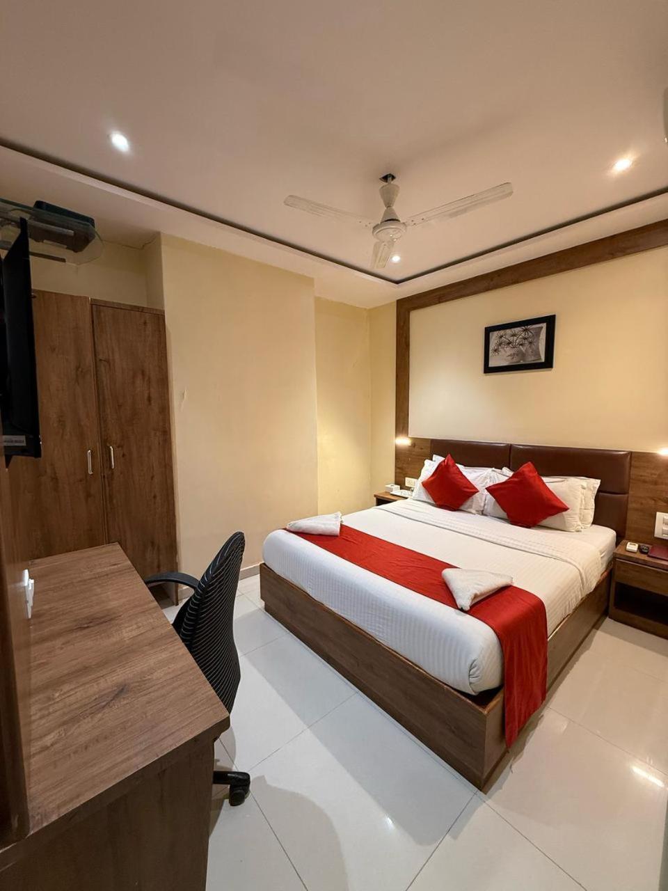 Palm Breeze - Colaba Hotel 3*