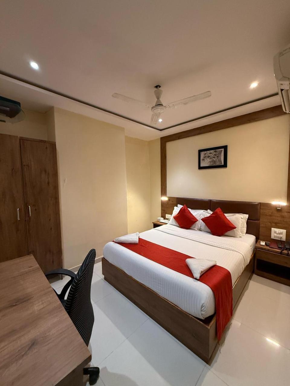 Palm Breeze - Colaba